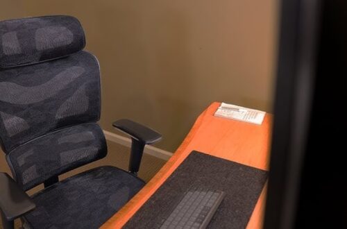 gaming chair vs mesh chair