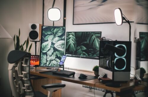 Elgato Stream Deck vs gaming monitor